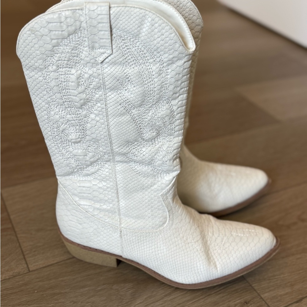 Coconuts by Matisse White Textured Heeled Cowboy Western Boots